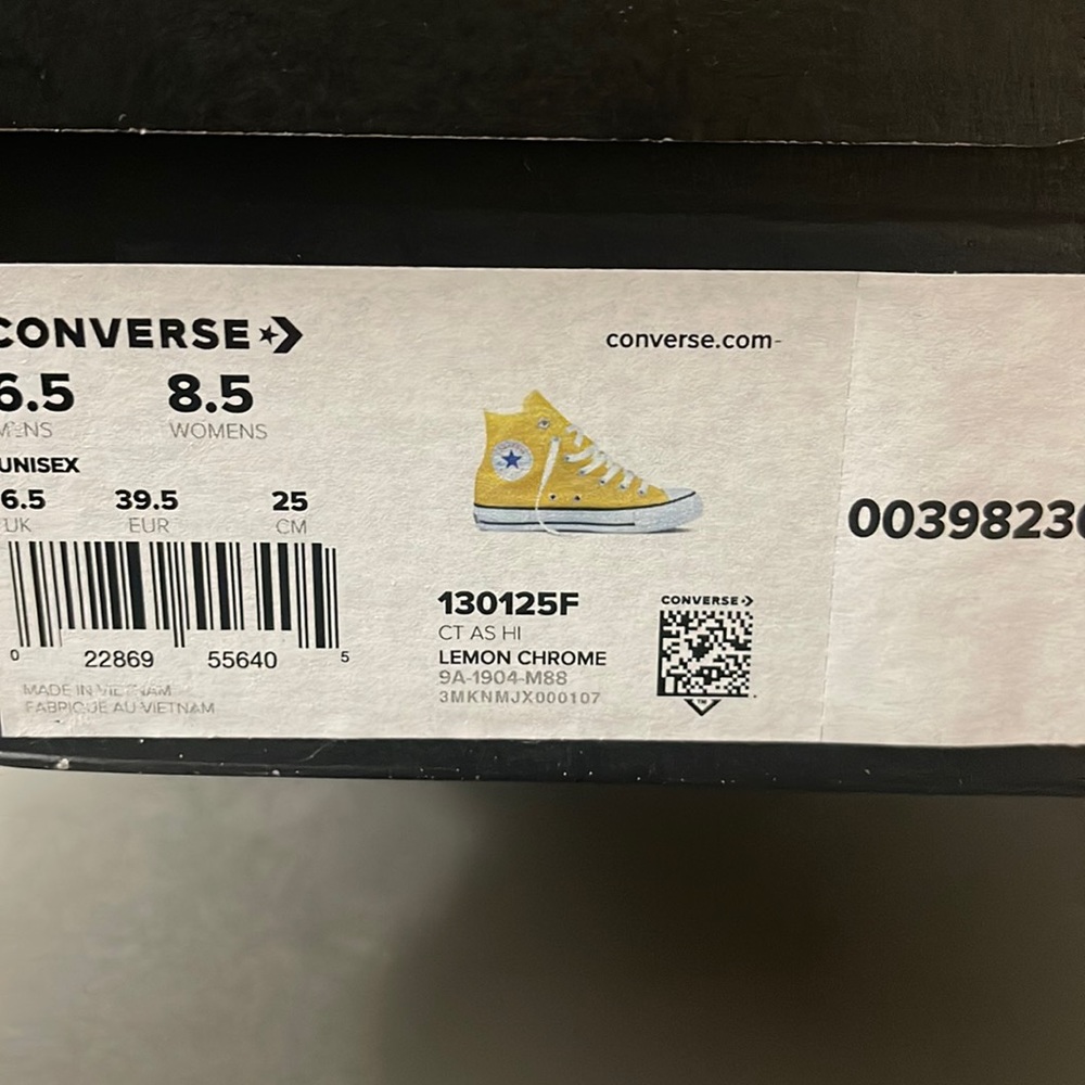 Yellow converse high top great condition size 6.5 men  8.5 women
